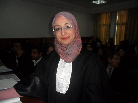 محاميته تصرخ : حق موكّلي سيضيع بسبب نفوذ قاض معزول ما زال يصول ويجول ويسنده قضاة وأمنيون